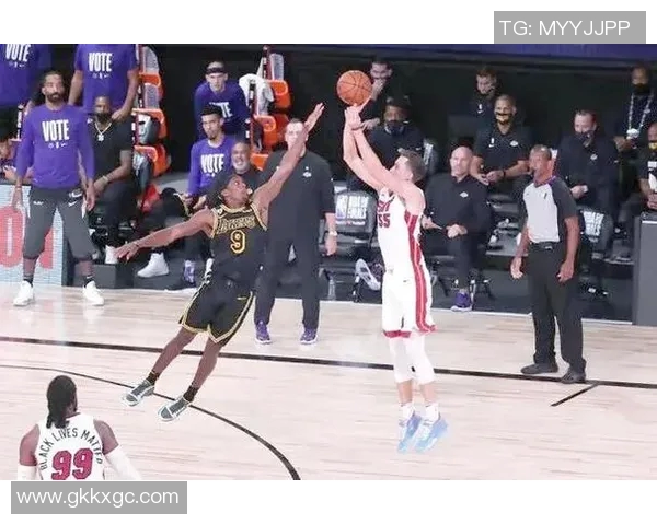 2020年10月3日湖人与热火精彩对决直播回顾与分析